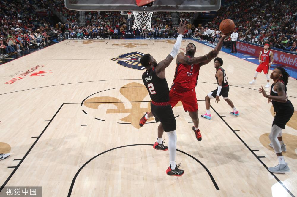 他依旧稳稳 他依旧稳稳