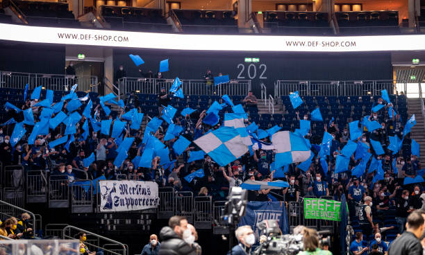 兰队员犯规 兰队员犯规