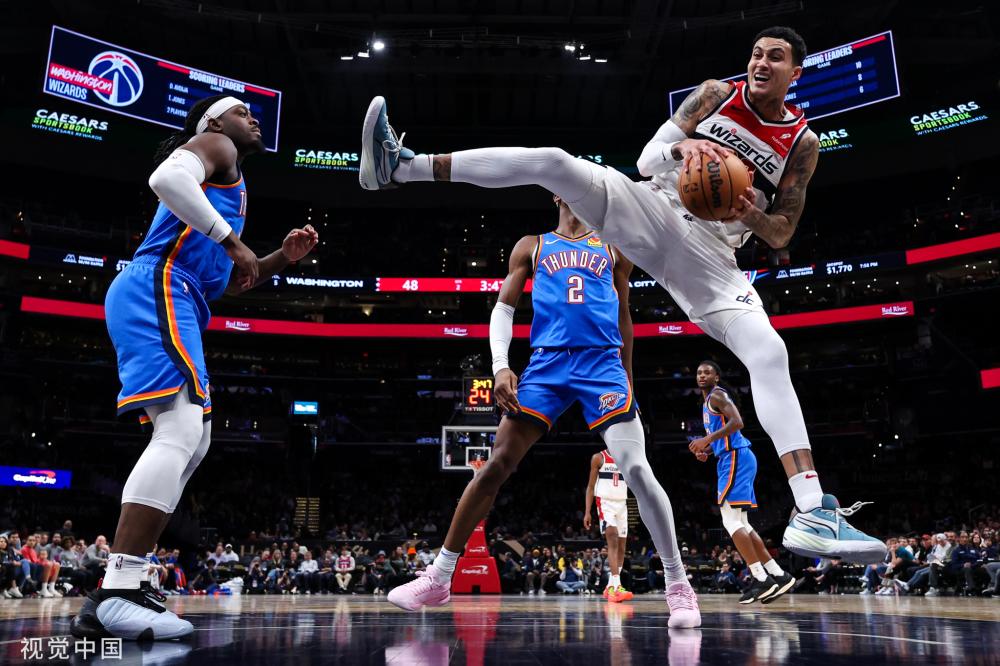 其队友坚持 其队友坚持