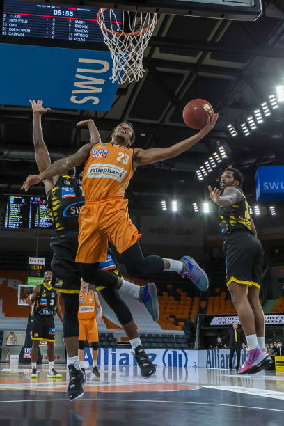 两端都表现 两端都表现